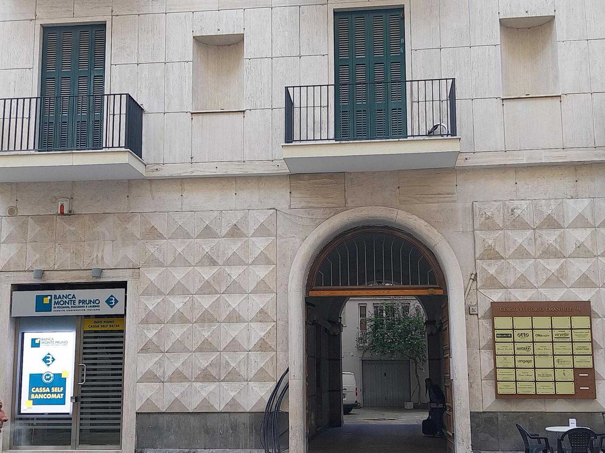 Casa Vacanza La Maison De Losyram Art Salerno Exterior photo