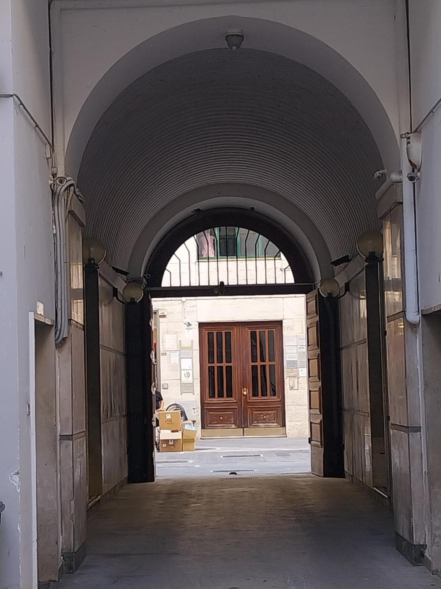 Casa Vacanza La Maison De Losyram Art Salerno Exterior photo